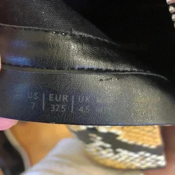 Aldo snakeskin boots with side zipper. - Picture 8 of 9